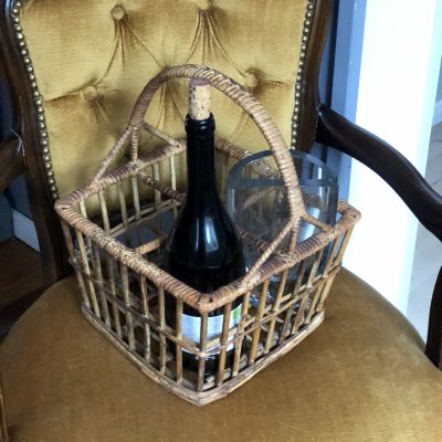 Корзина для бутылок (небольшое повреждение)