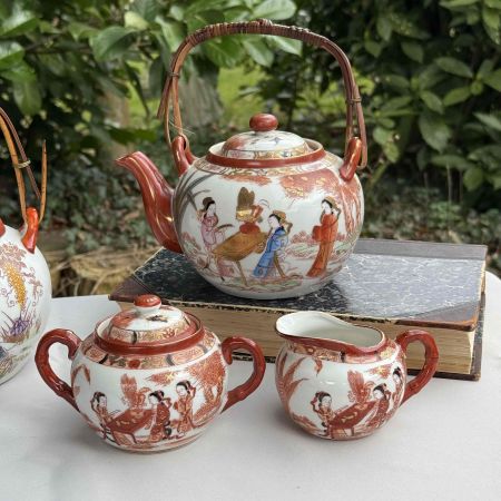 Чайник с ситом Гейши за столом 0,9 л фарфор Япония 