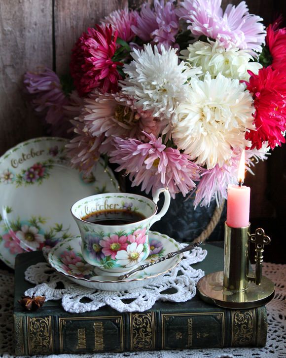 Чайная пара Royal Albert Октябрь 1970 г. 12 месяцев