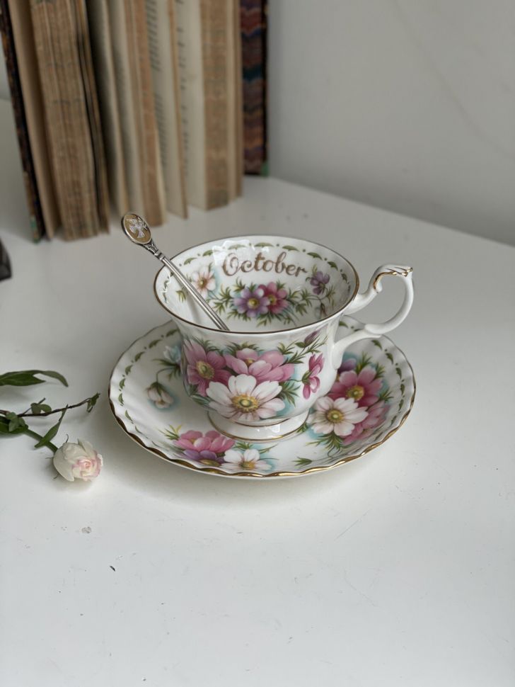 Чайная пара Royal Albert Октябрь 1970 г. 12 месяцев