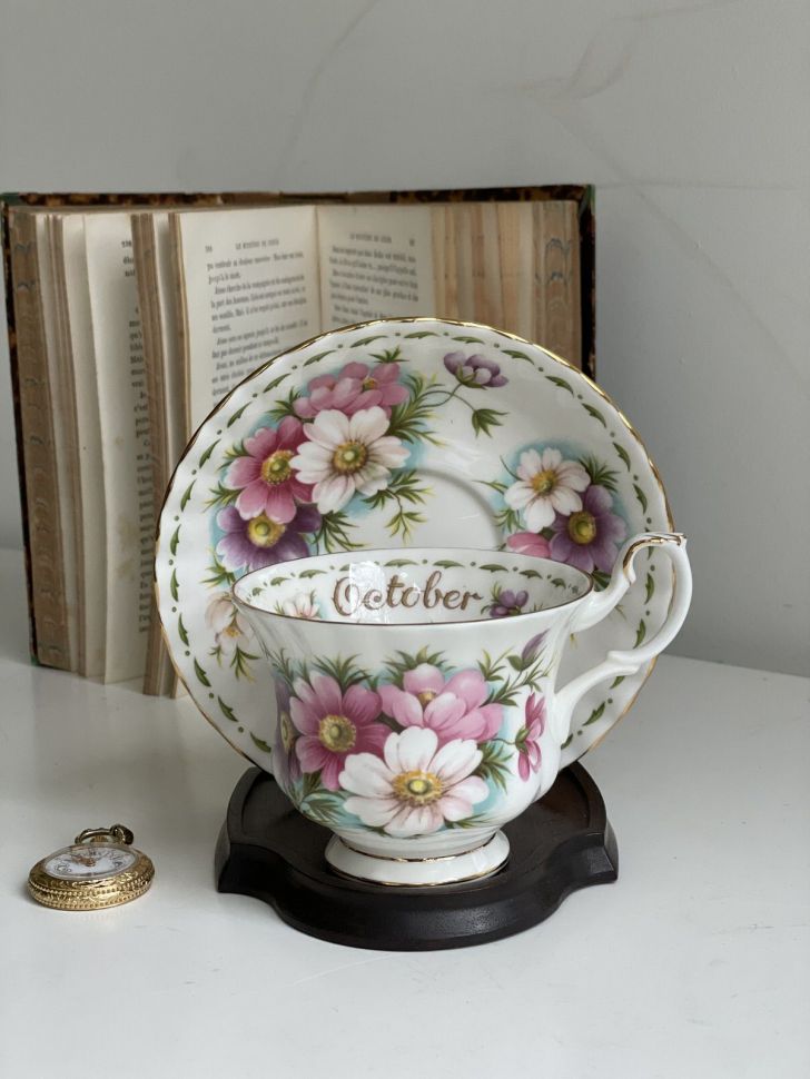 Чайная пара Royal Albert Октябрь 1970 г. 12 месяцев