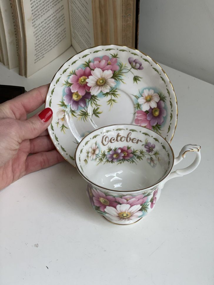 Чайная пара Royal Albert Октябрь 1970 г. 12 месяцев