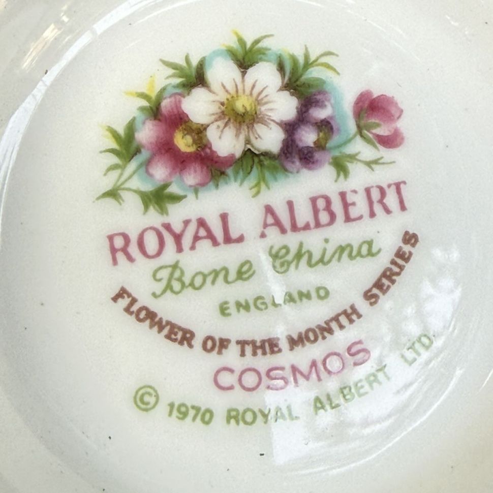 Чайная пара Royal Albert Октябрь 1970 г. 12 месяцев