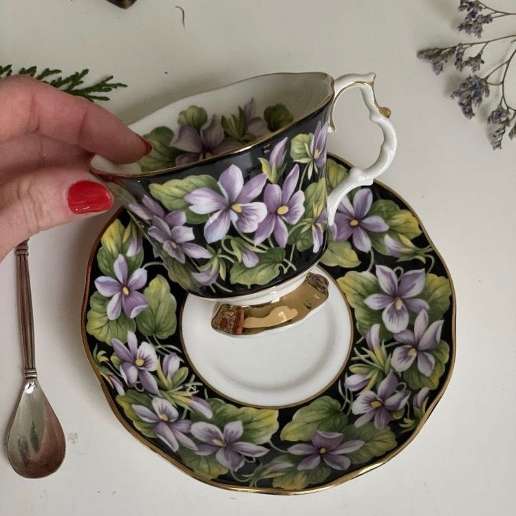 Чайная пара черный Royal Albert Provincial Flowers Purple violet 200 мл Англия 