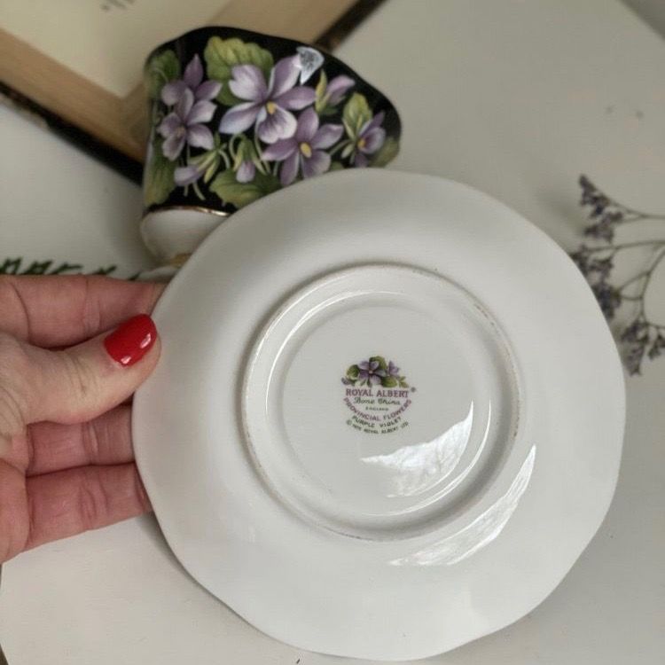 Чайная пара черный Royal Albert Provincial Flowers Purple violet 200 мл Англия 