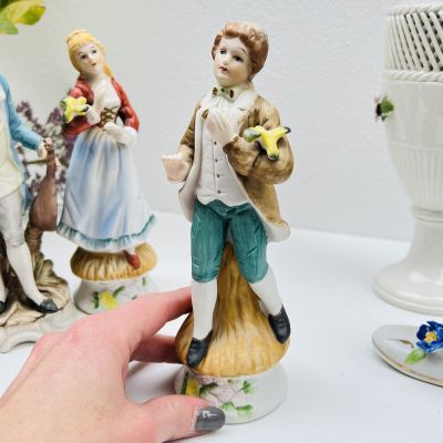 Статуэтка Кавалер с птичкой 20 см бисквитный фарфор