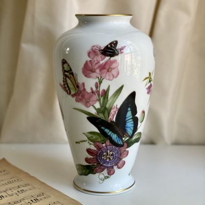 Ваза Franklin Porcelain The Caribbean Butterfly by Jonn Wilkinson 30 см фарфор Япония 1982 г.