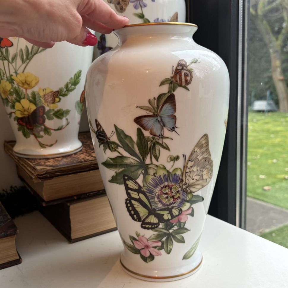 Ваза Franklin Porcelain The Caribbean Butterfly by Jonn Wilkinson 30 см фарфор Япония 1982 г.