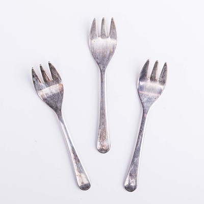 Вилка трезубец закусочная серебрение по мельхиору Англия