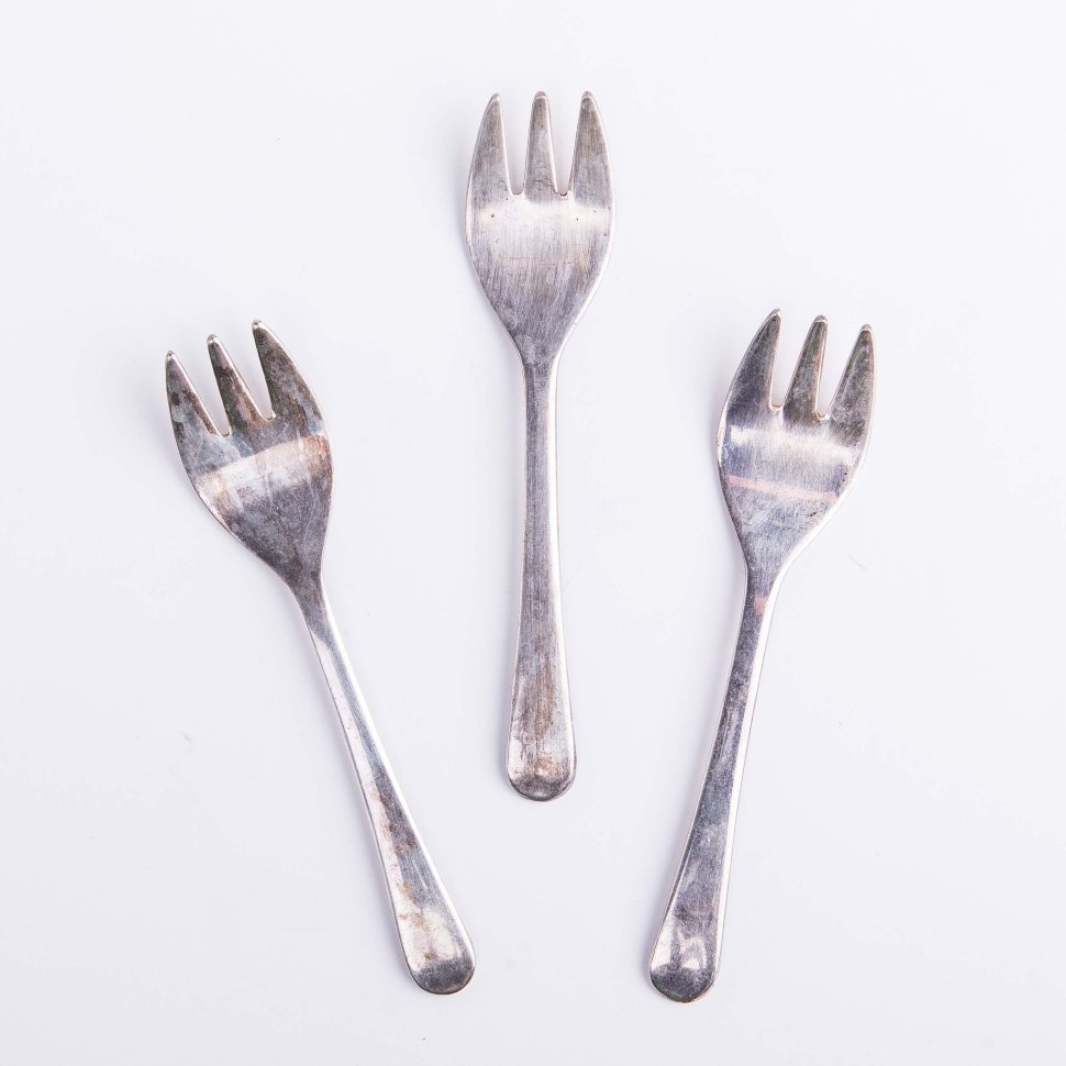 Вилка трезубец закусочная серебрение по мельхиору Англия