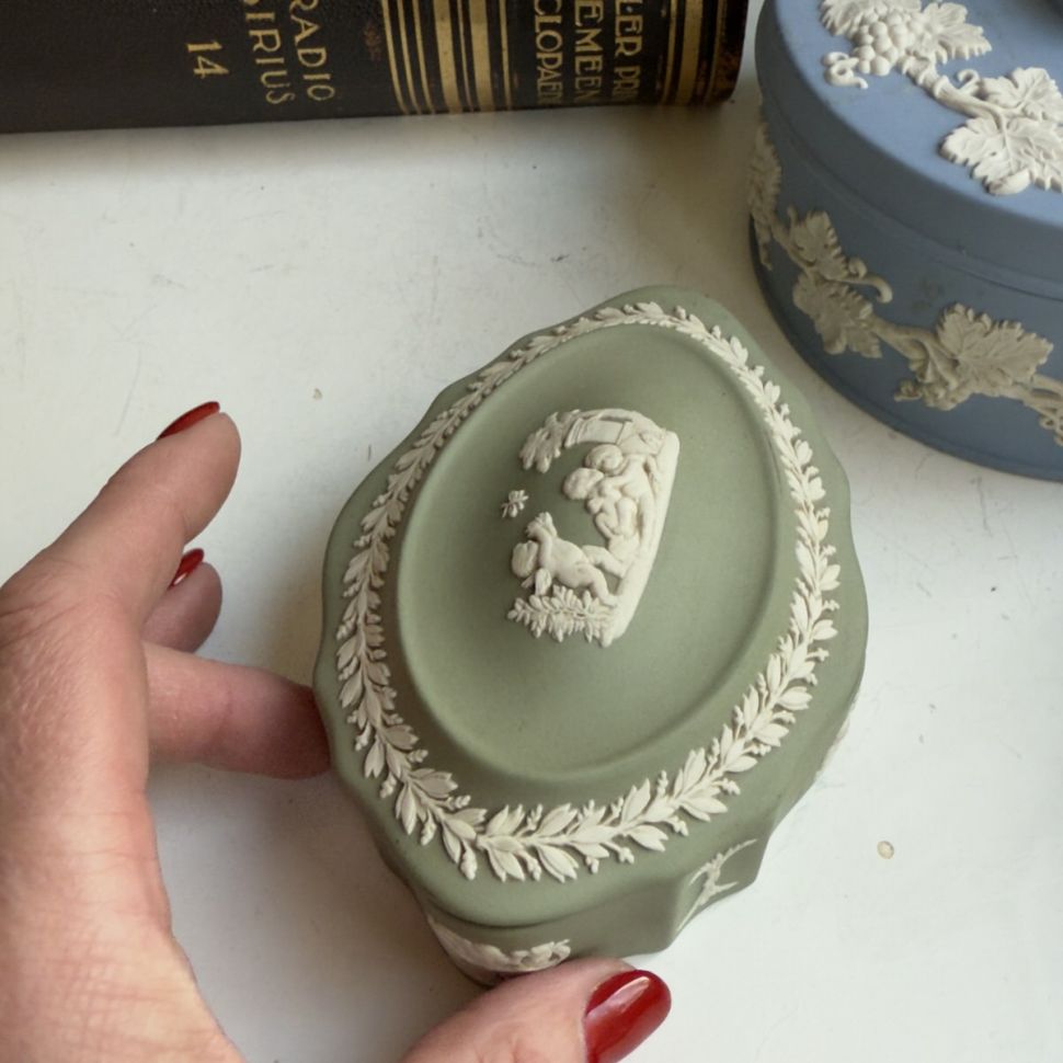 Шкатулка Wedgwood 11 см бисквитный фарфор Англия