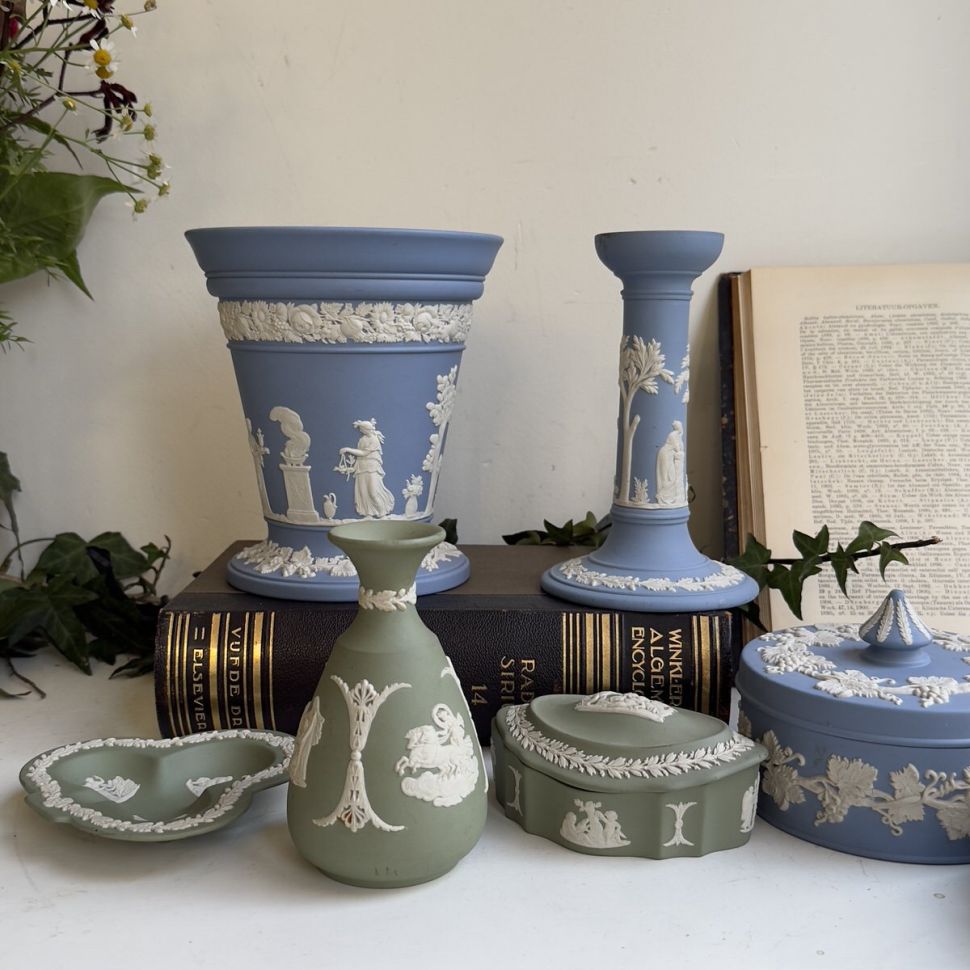 Шкатулка Wedgwood 11 см бисквитный фарфор Англия