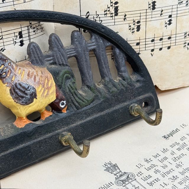 Вешалка настенная Петух и курица 19 см металл 