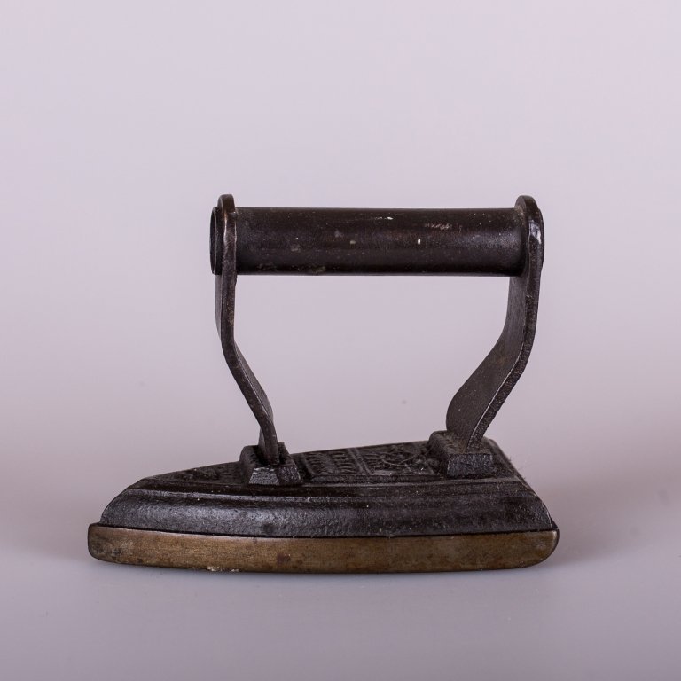 Утюг чугунный малый