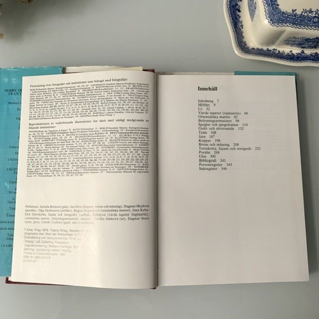 Книга про антиквариат на шведском языке