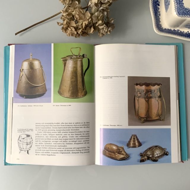 Книга про антиквариат на шведском языке