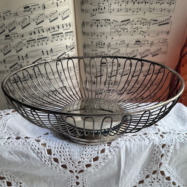 Корзинка сухарница овал на ножке 27 см мельхиор