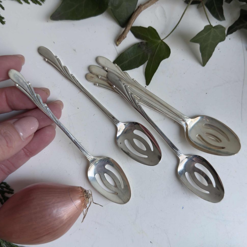 Ложка кофейная с прорезями Melkunie 12 см серебрение Голландия