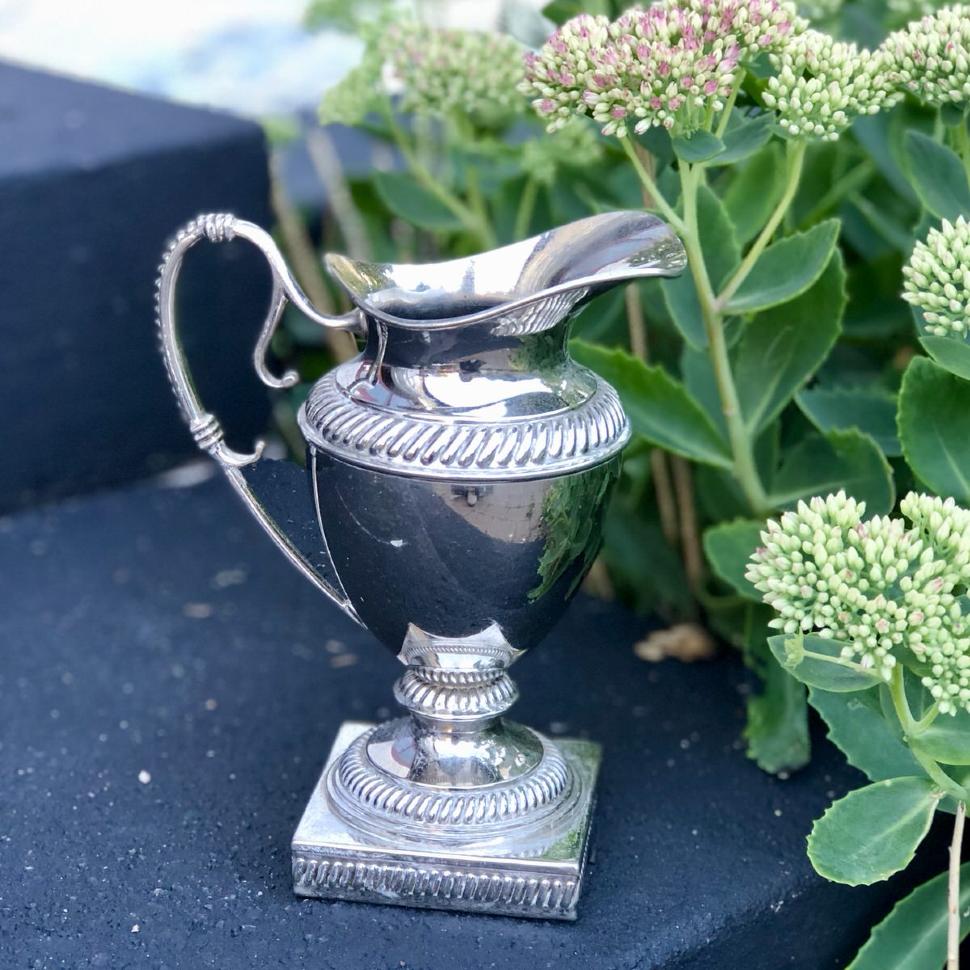 Кувшин молочник на подставке мельхиор