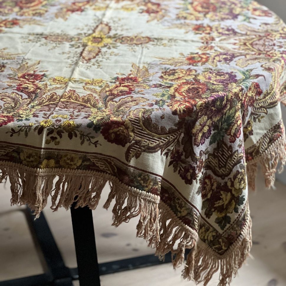 Скатерть с бахромой 112х114 см
