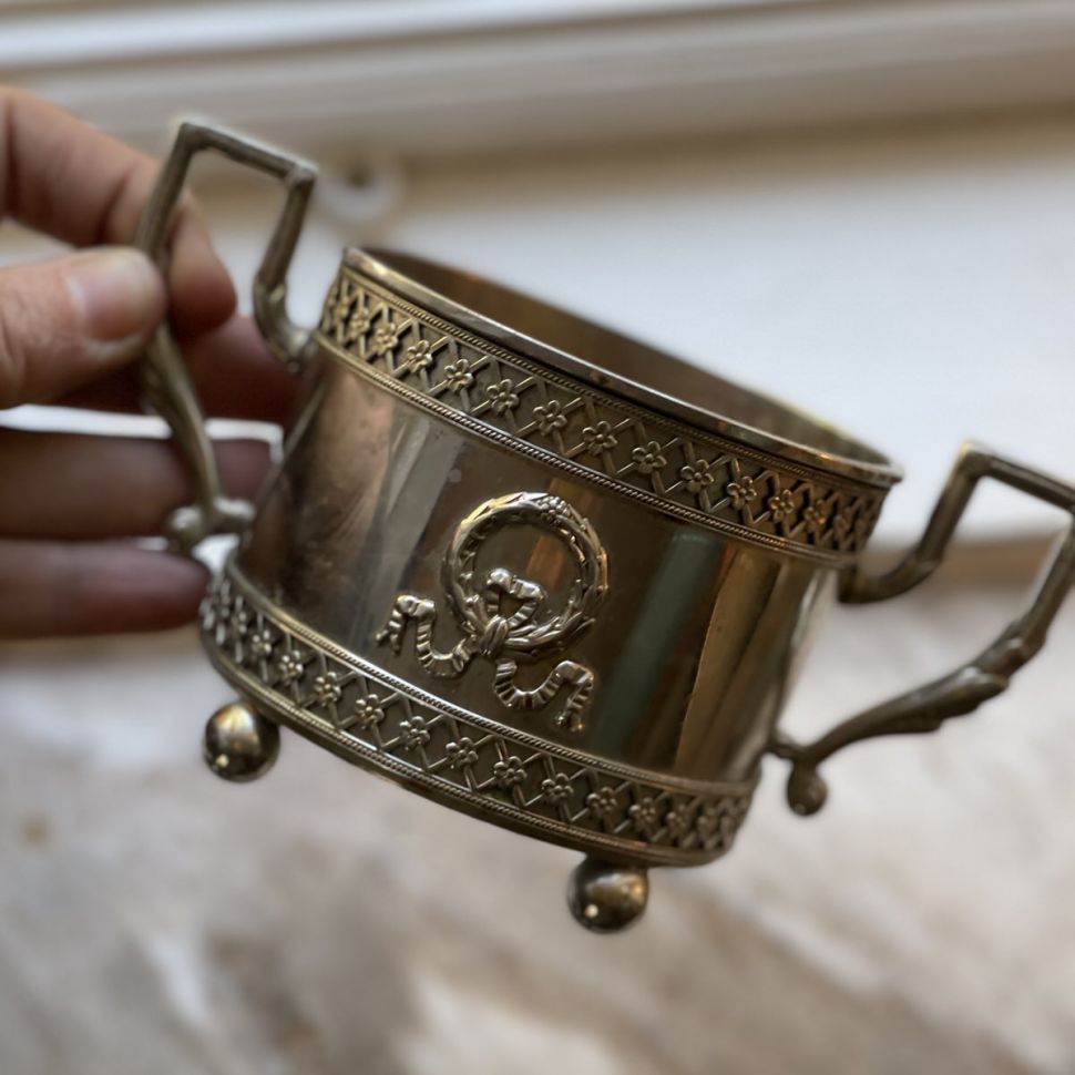 Сахарница в римском стиле