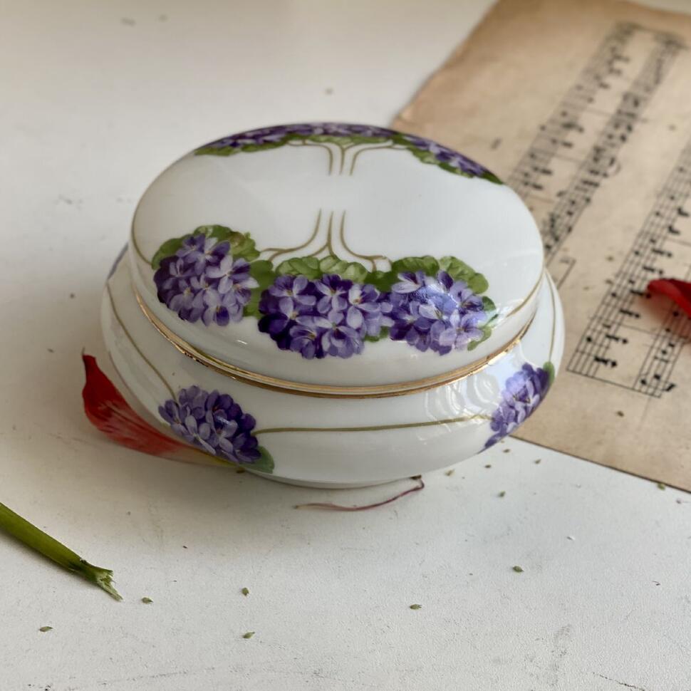 Шкатулка 11 см Сирень фарфор