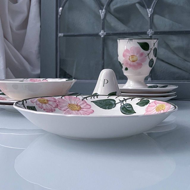 Тарелка глубокая ВиллеройБох Wild-Rose 20 см Люксембург