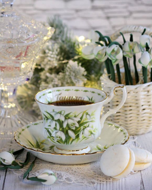 Чайная пара Royal Albert Январь 1970 г. 12 месяцев