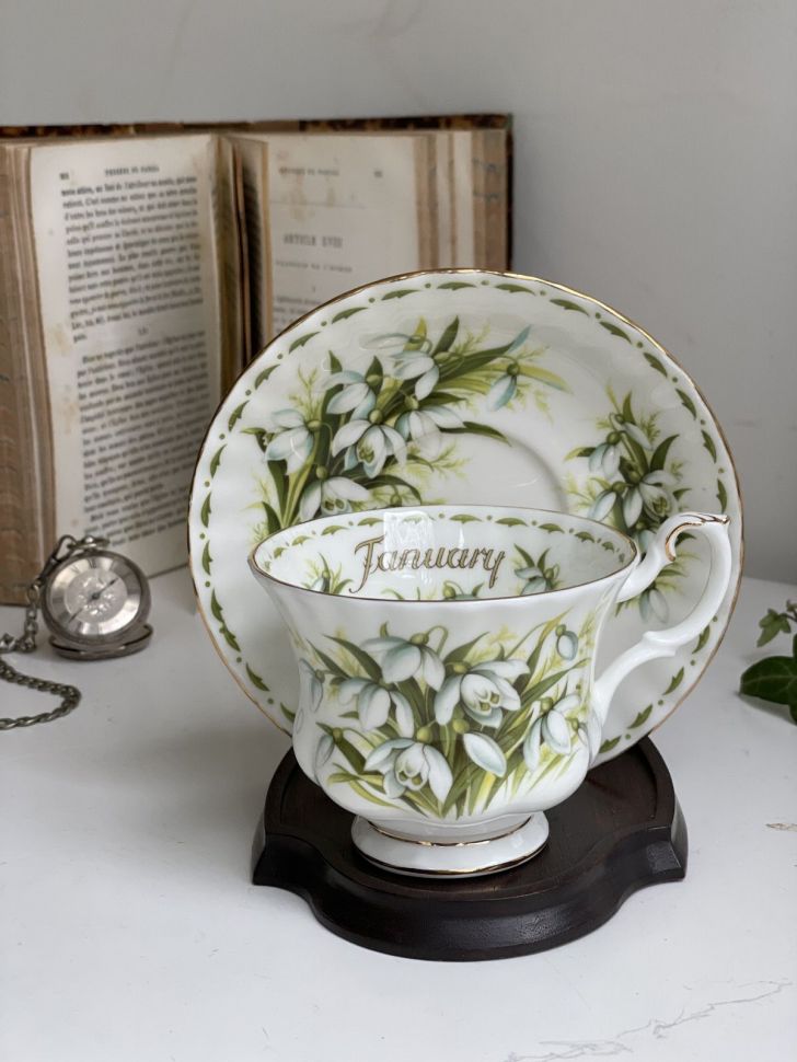 Чайная пара Royal Albert Январь 1970 г. 12 месяцев