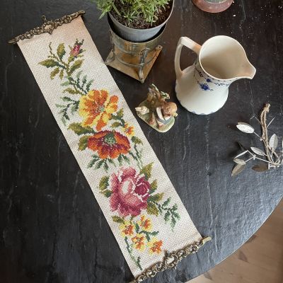 Сонетка вышивка 70х18 см с латунными держателями