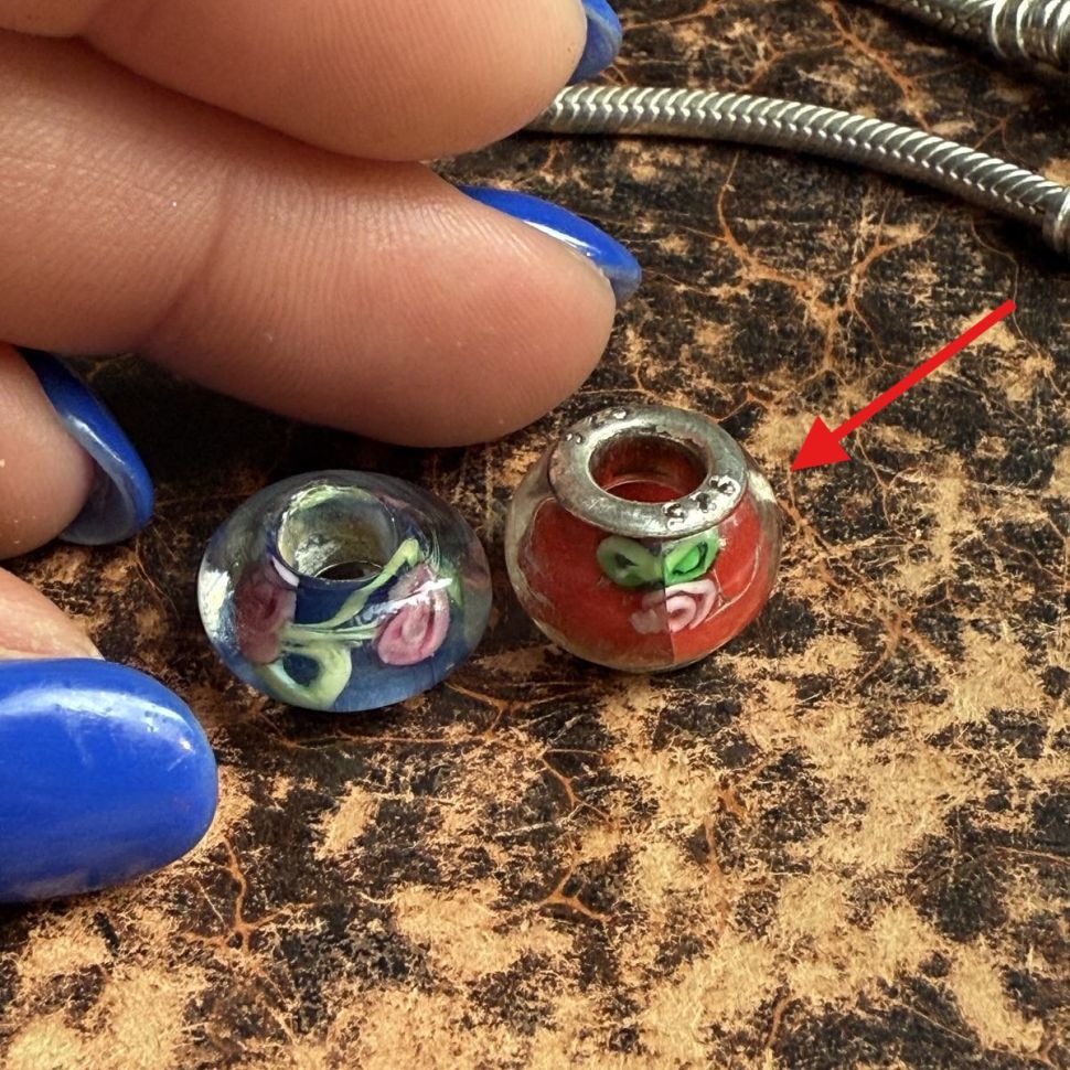 Шарм красный с розой серебро муранское стекло 