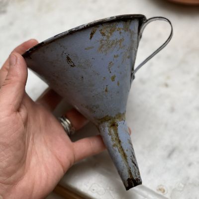 Воронка 13 см эмалированная классическая