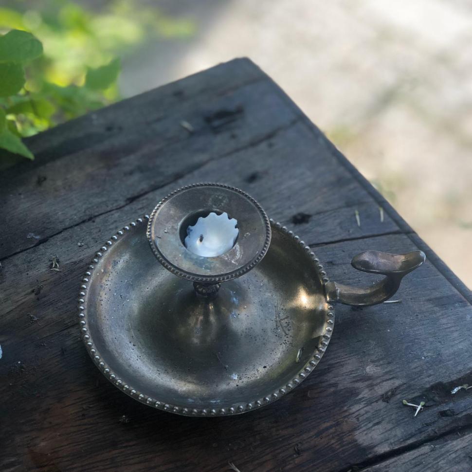 Подсвечник мельхиор Швеция в розетке с фигурной ручкой