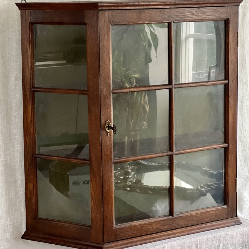 Витрина шкаф подвесной 67х63х22 см дерево 