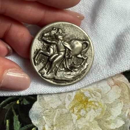 Пуговица старинная Воин 3,5 см серебрение