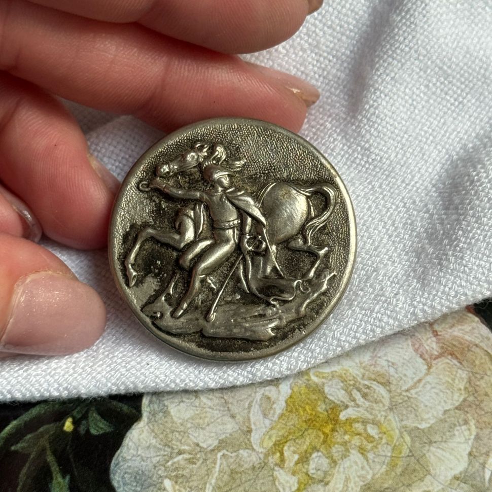 Пуговица старинная Воин 3,5 см серебрение