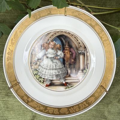Тарелка Royal Copenhagen Сказки Андерсена Красные Туфельки
