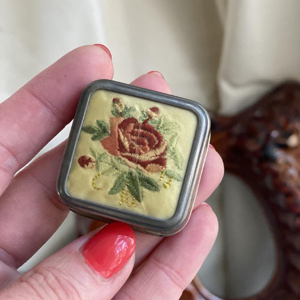 Шкатулка таблетницв 3,5 см металл эмаль