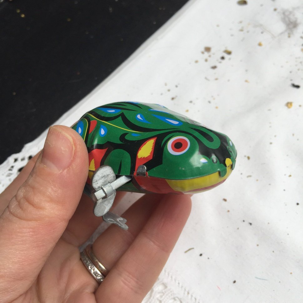 Лягушка-попрыгушка заводная