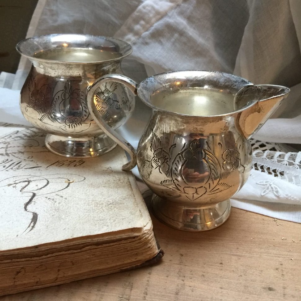 Молочник-сливочник, серебрение с ручной гравировкой цветами