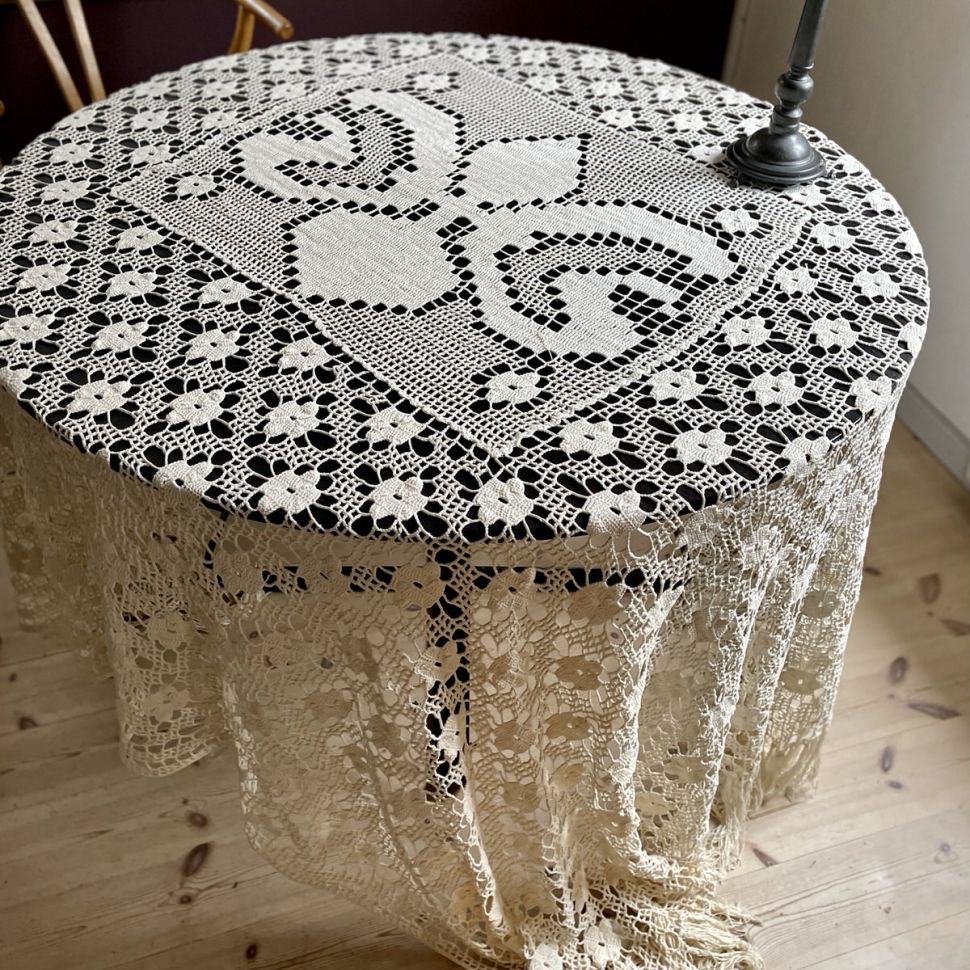 Скатерть 220х220 см с кистями