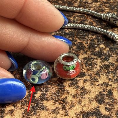 Шарм голубой с розой серебро муранское стекло 