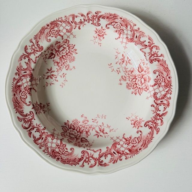 Тарелка глубокая ВиллеройБох Valeria красный 22 см Германия 1940-1970 гг.