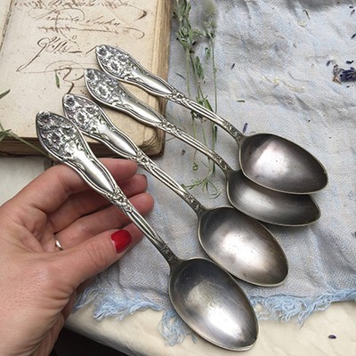 Ложка столовая с цветами на ручке