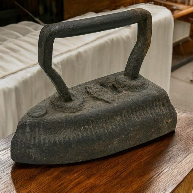 Утюг старинный 17 см чугун
