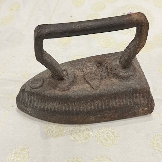 Утюг старинный 17 см чугун