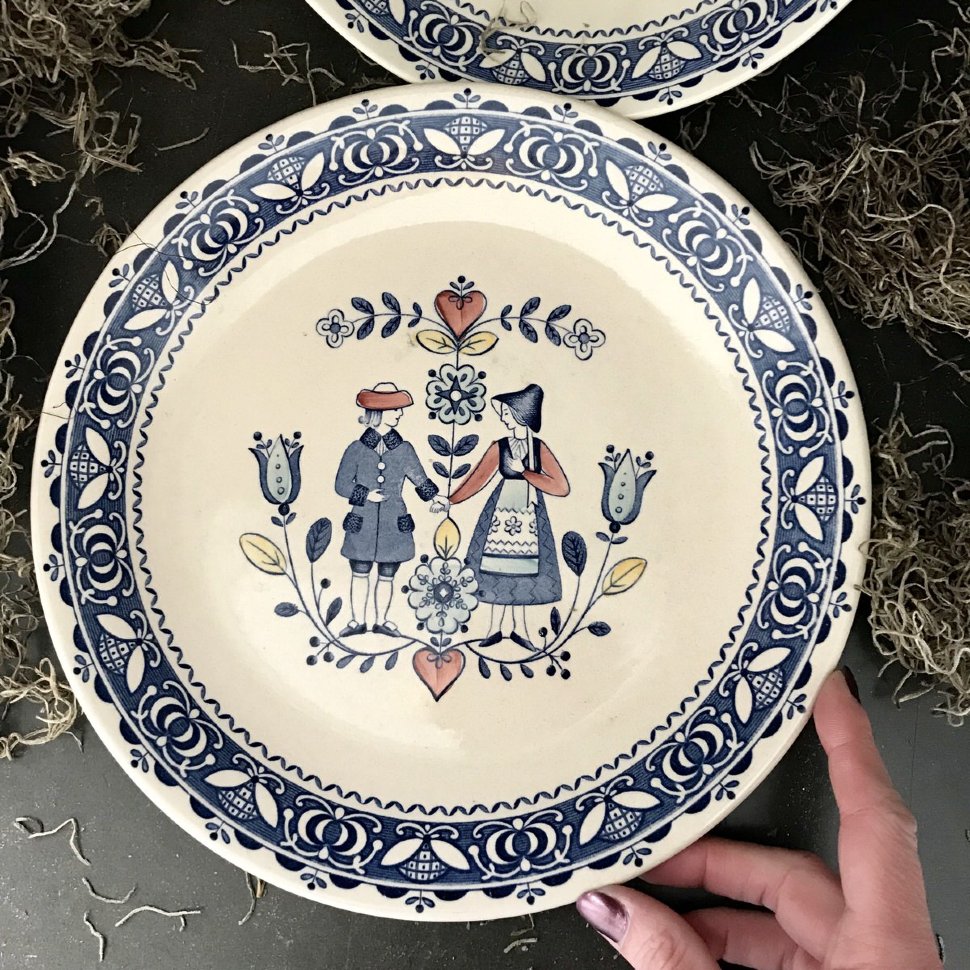 Тарелка столовая Staffordshire
