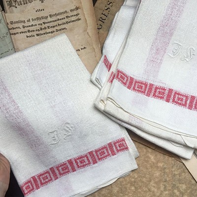 Кухонное полотенце красный узор