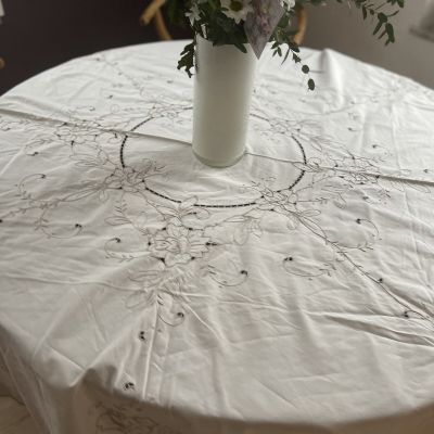 Скатерть круглая 160 см хлопок машинная вышивка