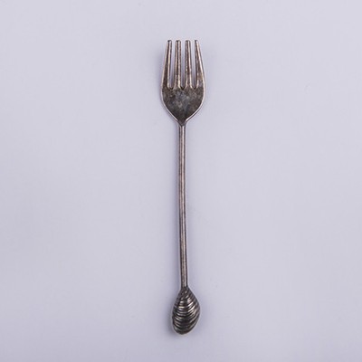 Вилка десертная украшенная мидией на конце